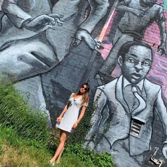 Meet your Posher, Inchi - Picture 1 of 1